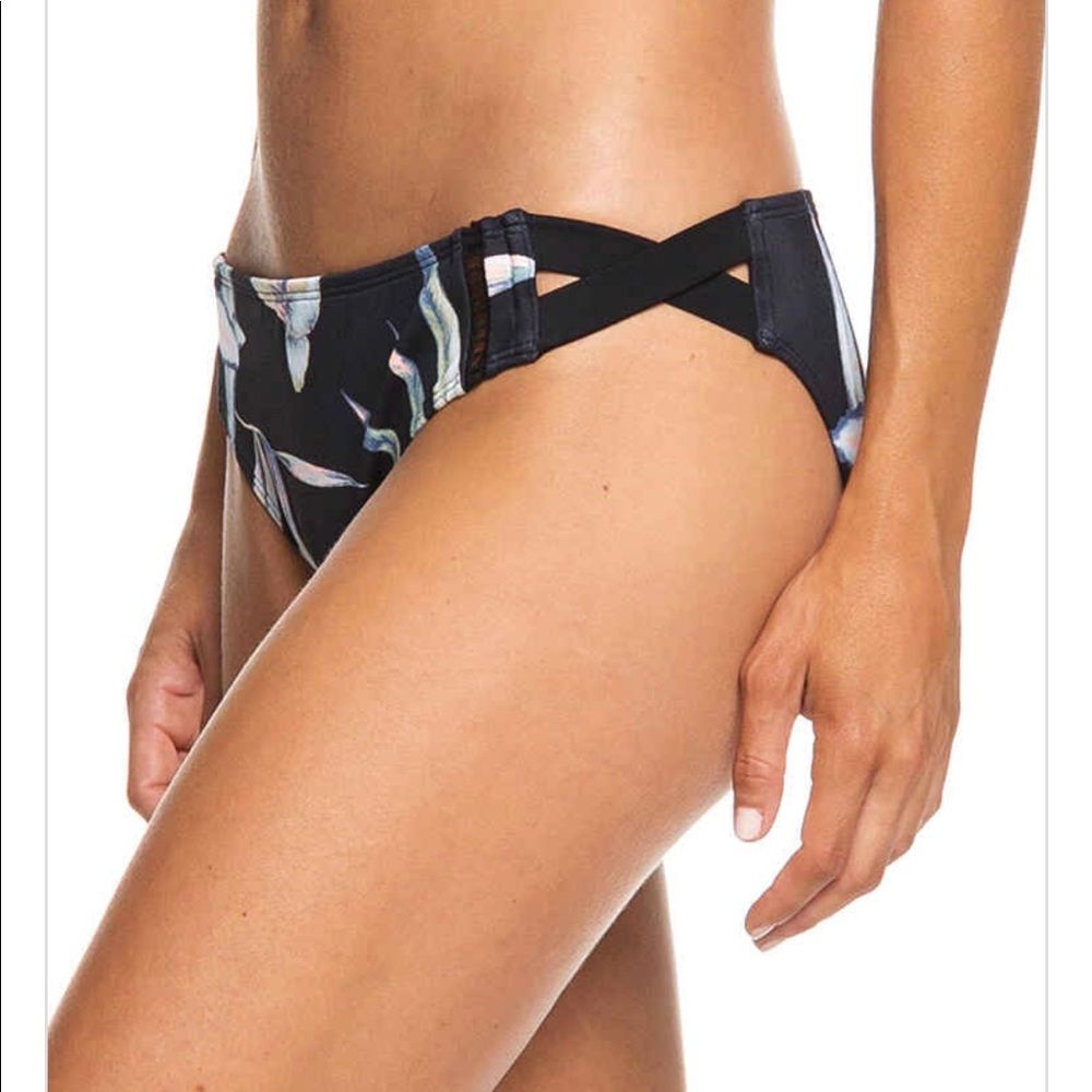 Brand New with Tags Roxy bikini - Picture 3 of 6